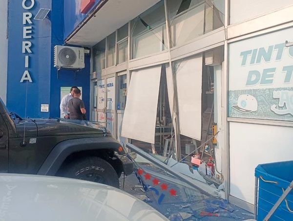 ¡DESTROZÓ LA TINTORERÍA!