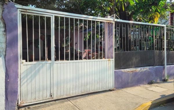 ¡SE METEN A CASA DE COMERCIANTES, DETIENEN A MUJER Y ROBARON DINERO!
