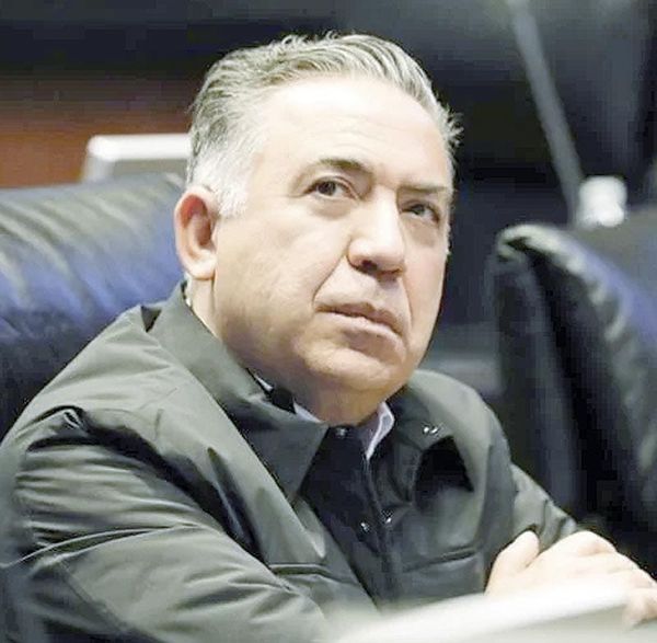 ¡SE AUSENTA INZUNZA DE LA COMISIÓN PERMANENTE!