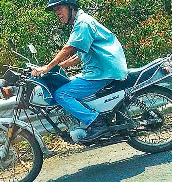 ¡ABUELO CON MACHETE AGREDIÓ COCHE!
