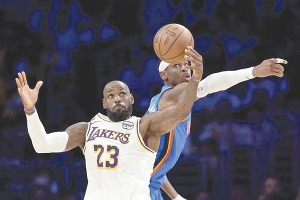 ¡CAVALIERS RESPIRAN Y OKLAHOMA CITY DEJA A LAKERS EN LA LONA!