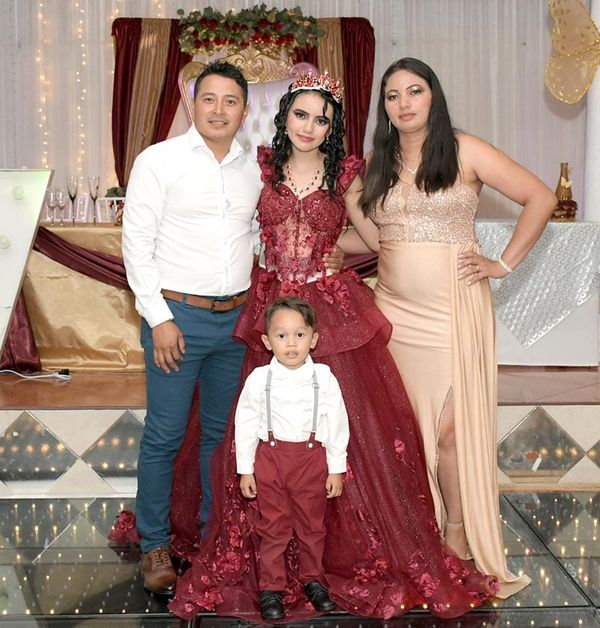 JOHANA CELEBRA SUS QUINCE AÑOS
