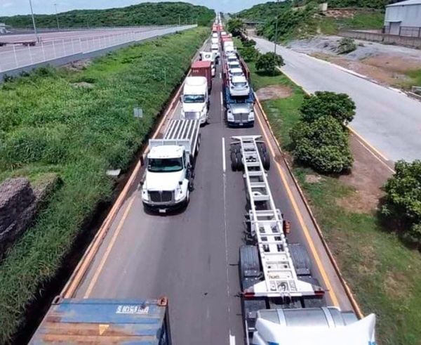 ¡TARDAN HASTA 20 HORAS! - *Para entrar al puerto de Veracruz