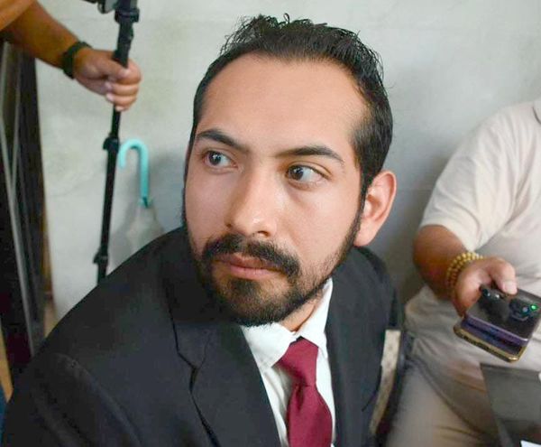 ¡ABOGADO VS UV! - *Ex trabajador de la UV acusa despido, hostigamiento y trabas