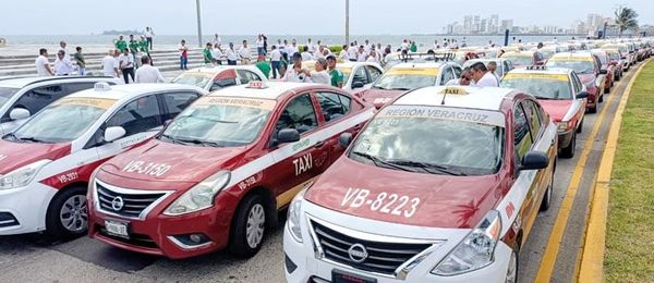 ¡MANIFESTACIÓN DE TAXISTAS! - *A favor de la selección de México