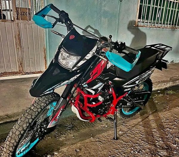 ¡TRES RATEROS ROBARON MOTO DEPORTIVA DE UNA VECINA!