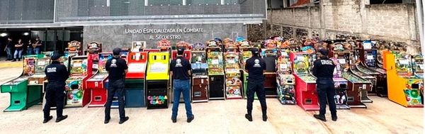 ¡ASEGURA 87 MÁQUINAS TRAGAMONEDAS EN 14 CATEOS EN COLONIAS DE XALAPA!