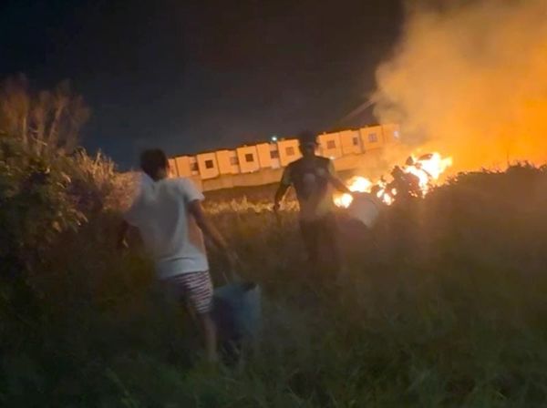 ¡SE QUEMA MEDELLÍN! - *Pobladores tuvieron que salir con mangueras y cubetas a apagar el fuego ante la falta de personal de PC