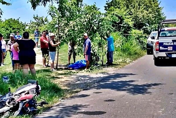 ¡BIKER SE IMPACTA CONTRA TRONCO Y PIERDE LA VIDA!