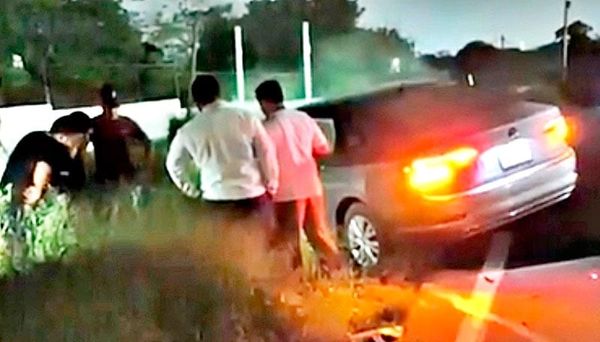 ¡INVADE CARRIL Y DESBARATÓ TAXI!