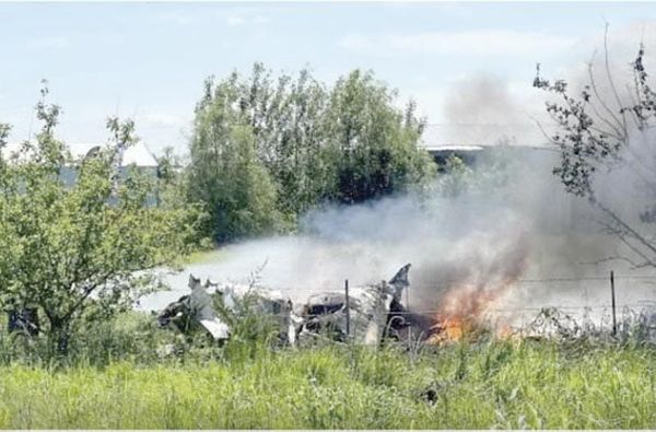 ¡TRAGEDIA AÉREA, DOCE MUERTOS!