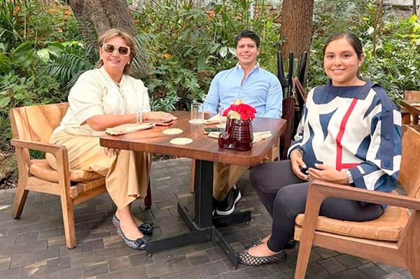 DISFRUTANDO DE UN DOMINGO FAMILIAR...