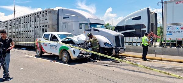 ¡MURIÓ TRABAJADORA DEL DIF EN LA AUTOPISTA!