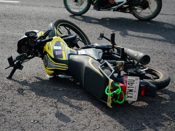 ¡MOTOCICLISTA MURIÓ POR DERRAPÓN EN LA CURVA DE PASO COLORADO!