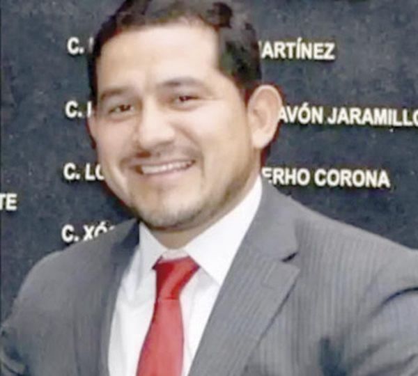 ¡CAE EXFUNCIONARIO DE ALFREDO DEL MAZO!