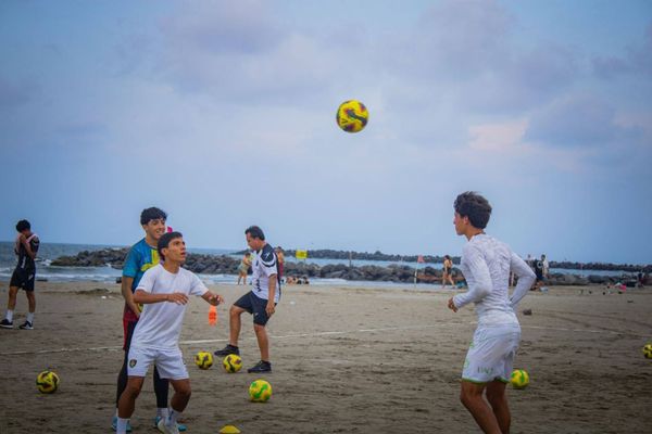 ¡PIRATAS SE FUE A ENTRENAR A LA PLAYA!
