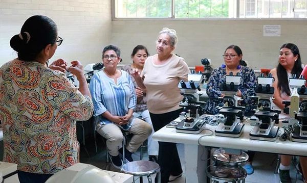 ¡DAN CLASES A BUSCADORAS! - EN LA UV