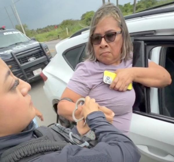¡LA ZANGOLOTEAN! - *Exhiben a policías estatales abusando de autoridad contra adulta mayor