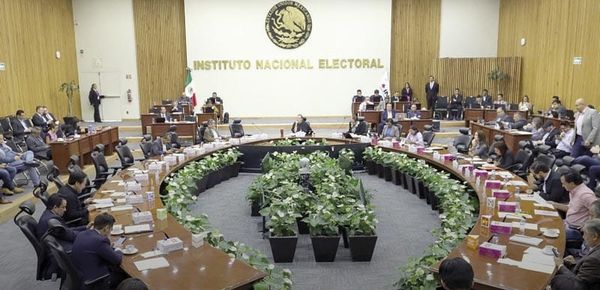 ¡RECHAZAN DESTITUCIÓN CONSEJEROS DE IEM!