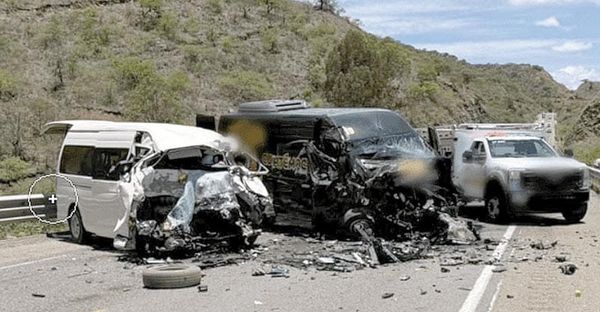 ¡SIETE MUERTOS TRAS CHOQUE DE CAMIONETAS!