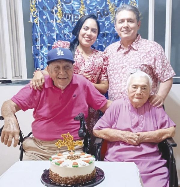 FELICES ¡105 AÑOS!