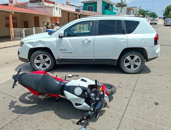 ¡BIKER SE ESTRELLÓ CON CAMIONETA EN BOCA DEL RÍO!