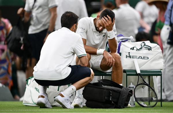 ¡SUFRE DJOKOVIC PARA AVANZAR EN DEBUT DE WIMBLEDON!