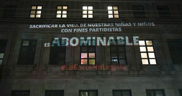 ¡ORGANIZACIONES PROVIDA PROTESTAN AFUERA DE LA CORTE!