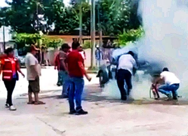 ¡ARDE COCHE COMPACTO FRENTE AL COBAEV 19!