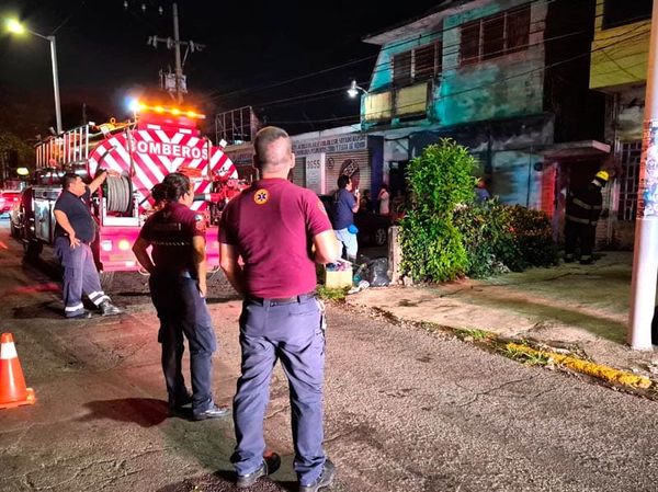 ¡DOS MUJERES CON CRISIS NERVIOSA POR INCENCIDIO DE SU VIVIENDA!