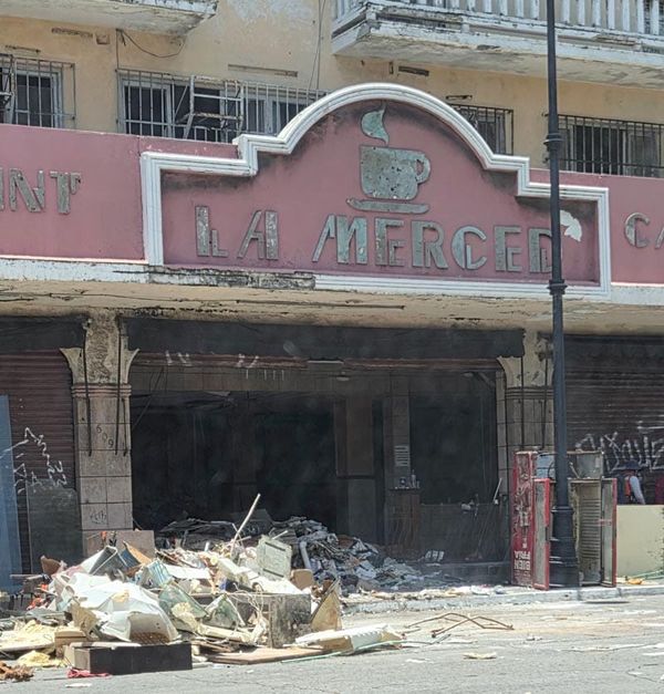 ¡DESMANTELAN EL CAFÉ DE LA MERCED!