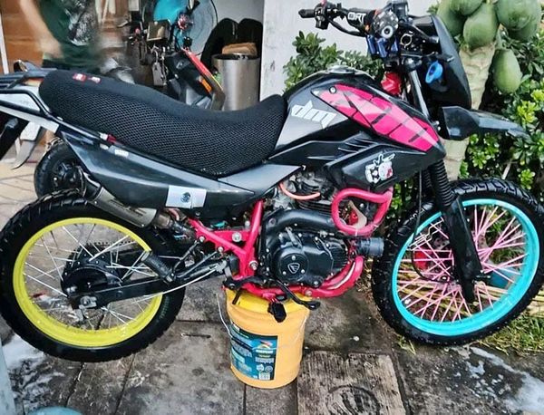 ¡LADRONES SE ECHAN UNA ‘VUELTA’ CON LA MOTO DEL VECINO Y NO REGRESARON!