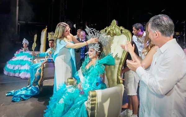 ¡LLENA MARÍA JOSÉ! - Y CORONAN A LA CORTE REAL