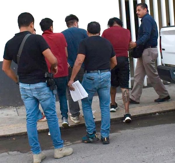 ¡DETIENEN A TRES CRIMINALES EN UN CATEO EN XALAPA!