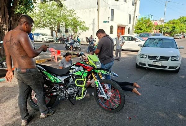 ¡DOS HERIDOS POR MOTOCICLETAZO!
