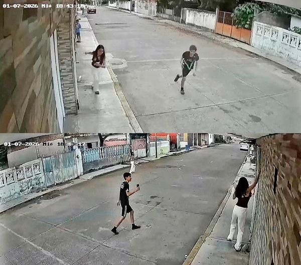 ¡MOLESTAN A ABUELITA LE TOCAN TIMBRE Y SALEN CORRIENDO!
