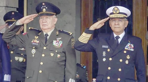 ¡SECRETARIOS DE MARINA Y DEFENSA PRESIDEN EVENTO JUNTOS POR PRIMERA VEZ!