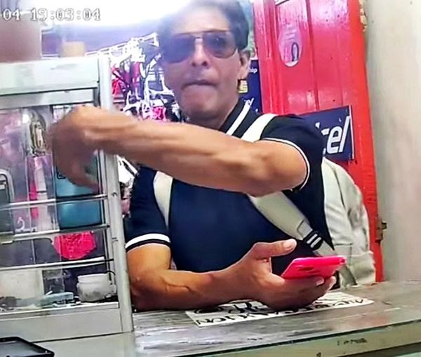 ¡CACHAN A ROBA-CELULARES EN LA ZONA DE MERCADOS!