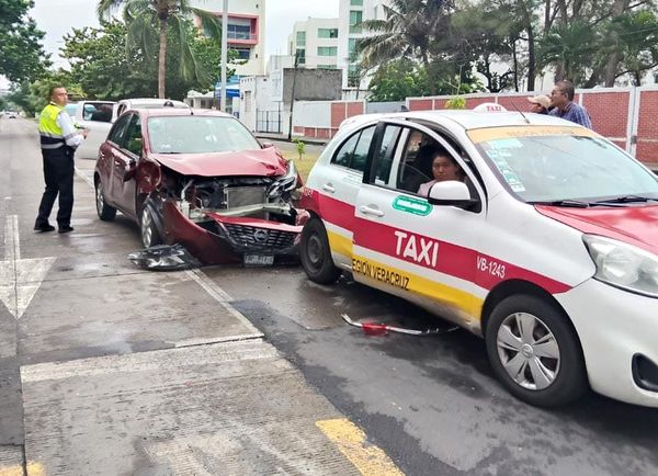 ¡DOS LESIONADOS EN CHOQUE EN URANO!