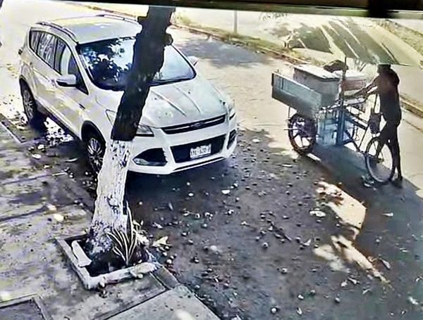 ¡LE ROBAN TRICICLO A VENDEDOR AMBULANTE!