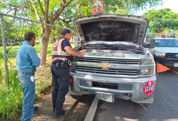 ¡CAMIONETA DE GAS SE INCENDIÓ EN TEJERÍA!