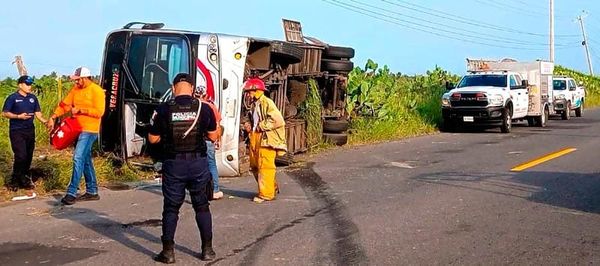 ¡6 HERIDOS EN VOLCADURA! - SE VOLTEO A LA ALTURA DE GASOLINERA LAS CONCHITAS EN ALVARADO