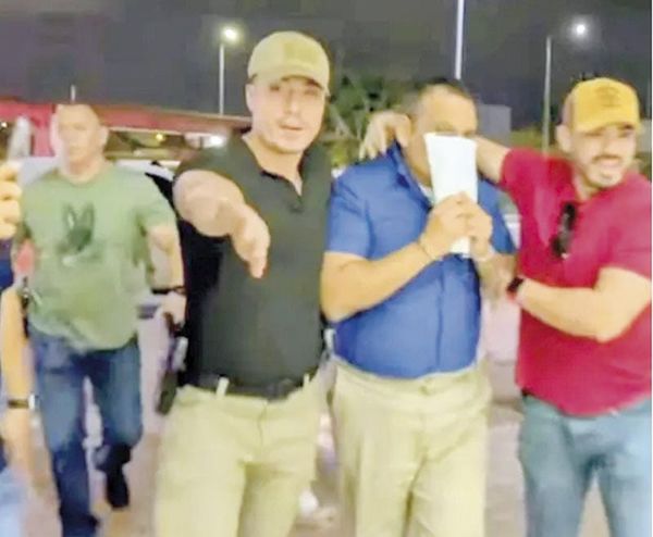 ¡CAEN DIRECTOR Y ASISTENTE! - DE LA ACADEMIA MILITARIZADA