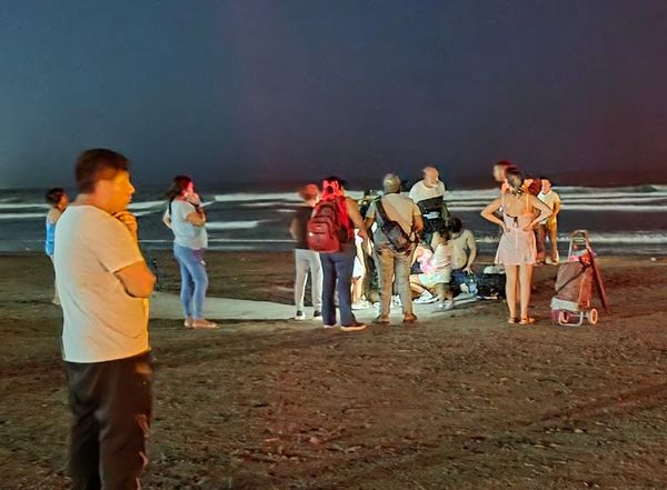¡SE LOS TRAGA EL MAR! - EN PLAYA SANTA ANA