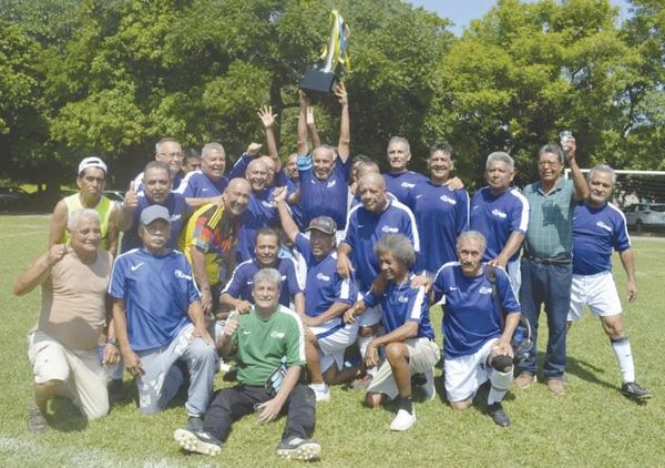 ¡COSMOS MUSIC SE “BEBE” LA COPA EN LA PLATINO!