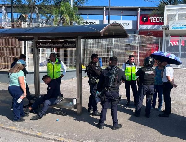 ¡NO VIO LA MOTO PATRULLA Y MANDÓ AL PAVIMENTO A POLICÍA ESTATAL!