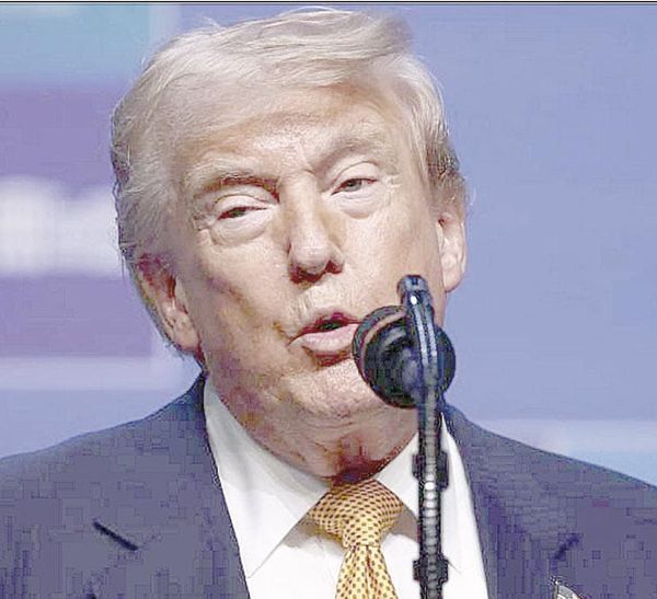 ¡TRUMP AFIRMA QUE MIL MISILES APUNTAN HACIA IRÁN!