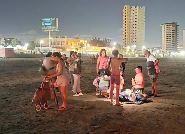 ¡DESAPARECEN DOS BAÑISTAS EN PLAYA DE BOCA DEL RÍO!