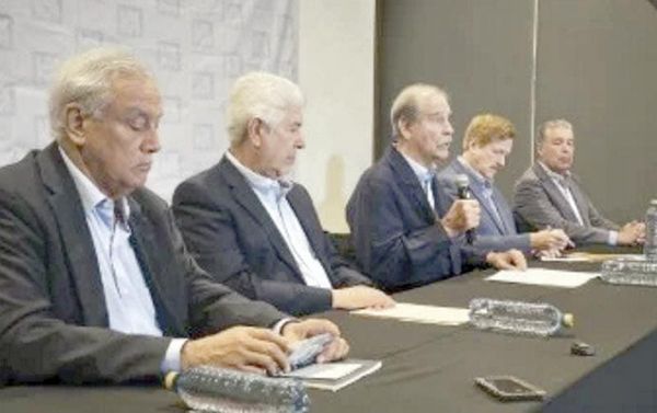 ¡ARROPAN FOX Y EX GOBERNADORES A RUFFO!