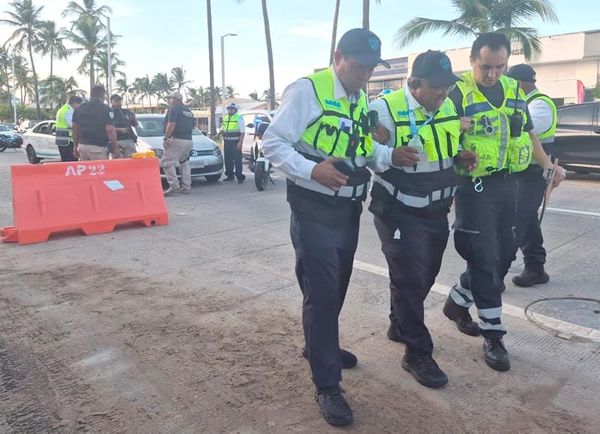 ¡ATROPELLAN A AGENTE DE TRÁNSITO DE BOCA DEL RÍO!